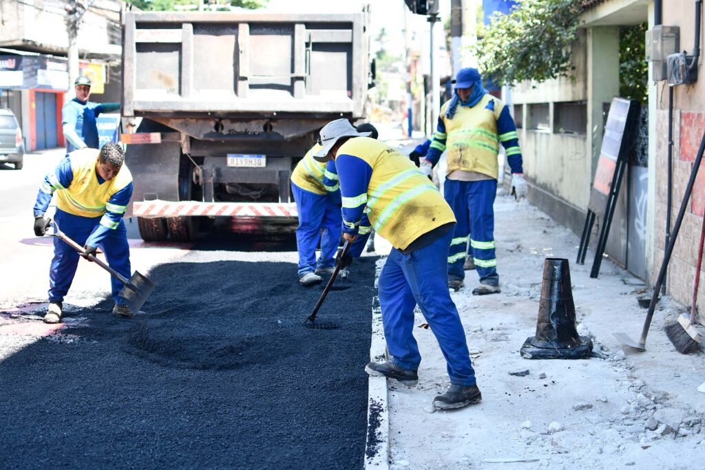 Prefeitura de Belford Roxo revitaliza avenida Benjamin Pinto Dias com calçadas novas