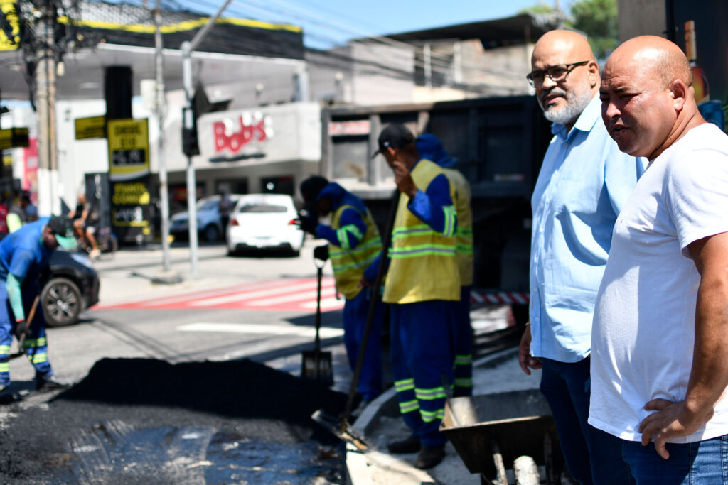 Prefeitura de Belford Roxo revitaliza avenida Benjamin Pinto Dias com calçadas novas