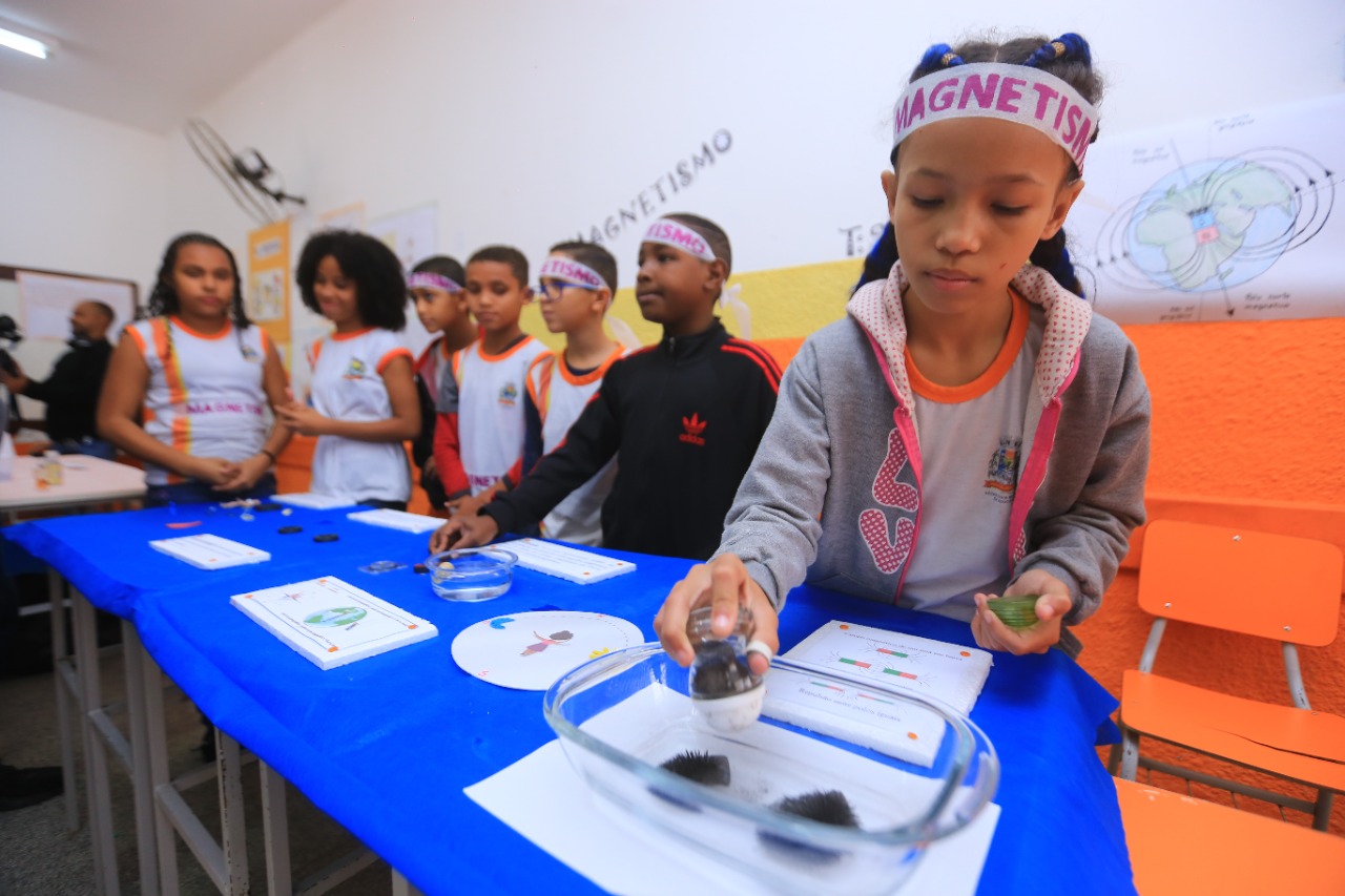 Clube de ciências' faz estudantes de Belford Roxo colocarem a mão na massa  - Rio - Extra Online