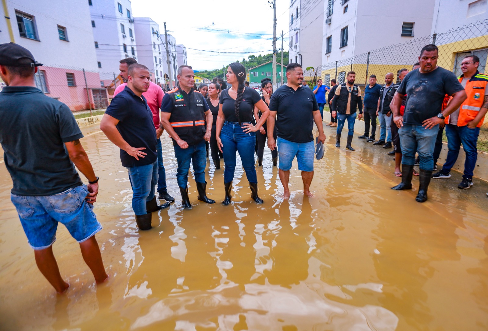 Prefeito Waguinho visita bairros mais afetados pelas chuvas de quarta-feira  – Prefeitura Municipal de Belford Roxo