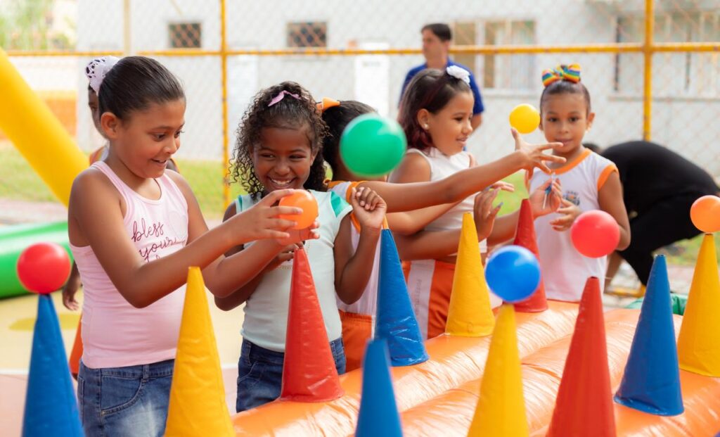 Os alunos aproveitaram o primeiro dia de aula para se conhecer e brincar