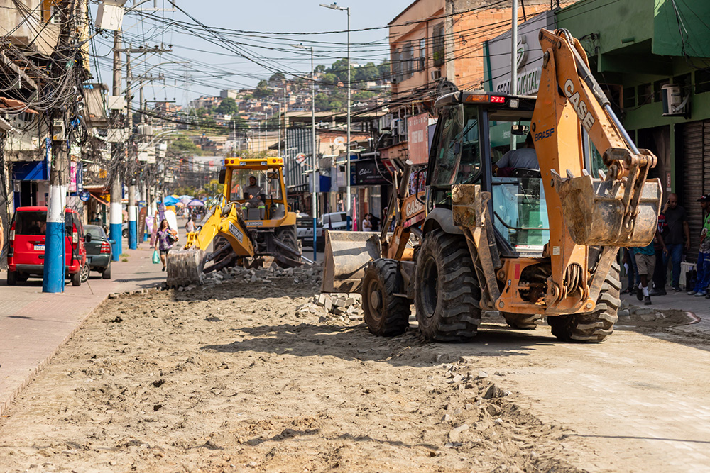 Prefeito Marcio Canella ouve comerciantes

e acaba com o calçadão do bairro Lote XV