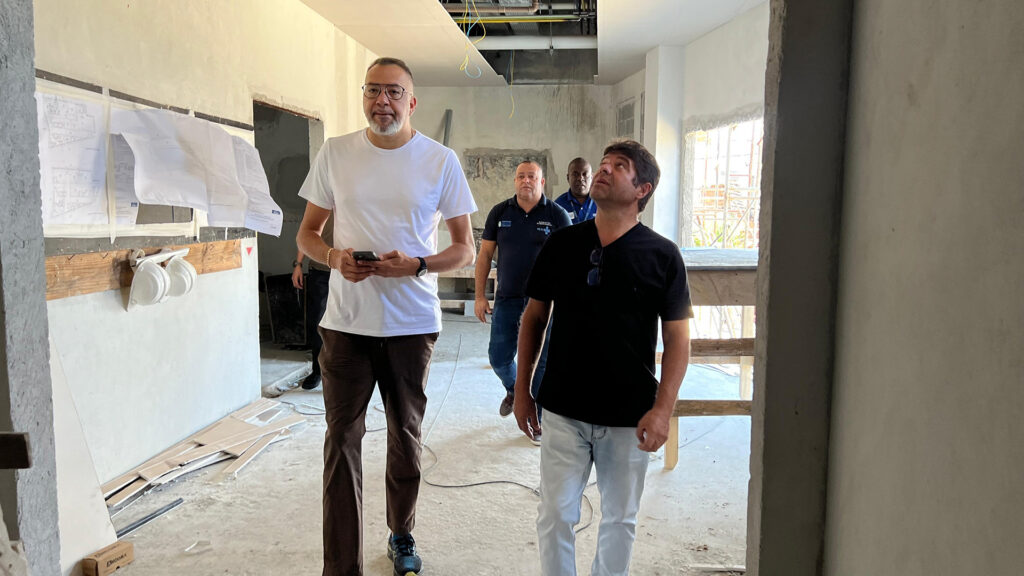 Prefeito Marcio Canella visita obras de ampliação do Hospital Municipal e escola que está sendo construída