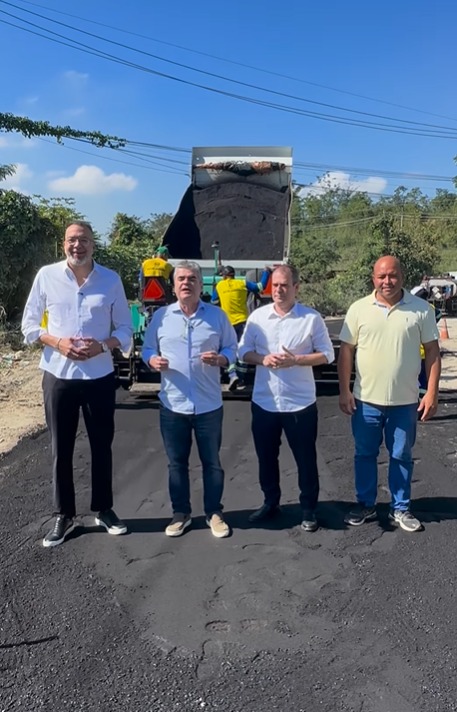 Prefeito Márcio Canella e secretário de Estado de Transportes acompanham as obras de revitalização na Estrada Amapá