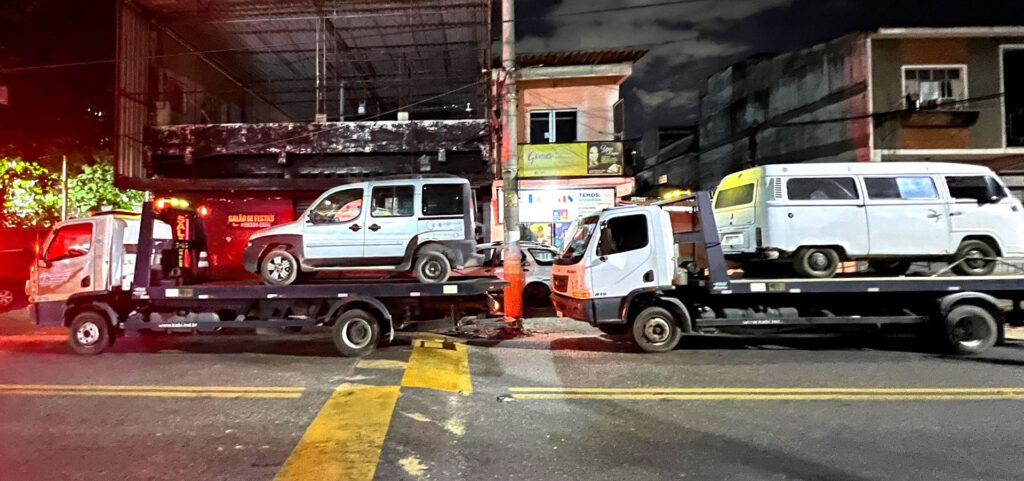 Ação conjunta da PM e Prefeitura de Belford Roxo apreende dois veículos adulterados de transporte escolar