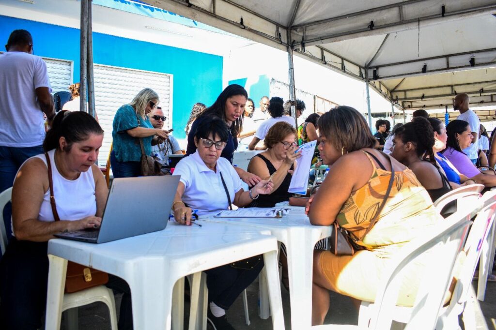 Ação social em homenagem ao Dia das Mães levou serviços gratuitos e atrações culturais para Praça de Heliópolis