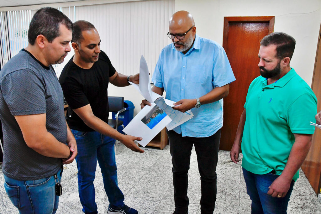 Chefe de gabinete da Prefeitura recebe comerciantes que apresentam sugestões para Heliópolis