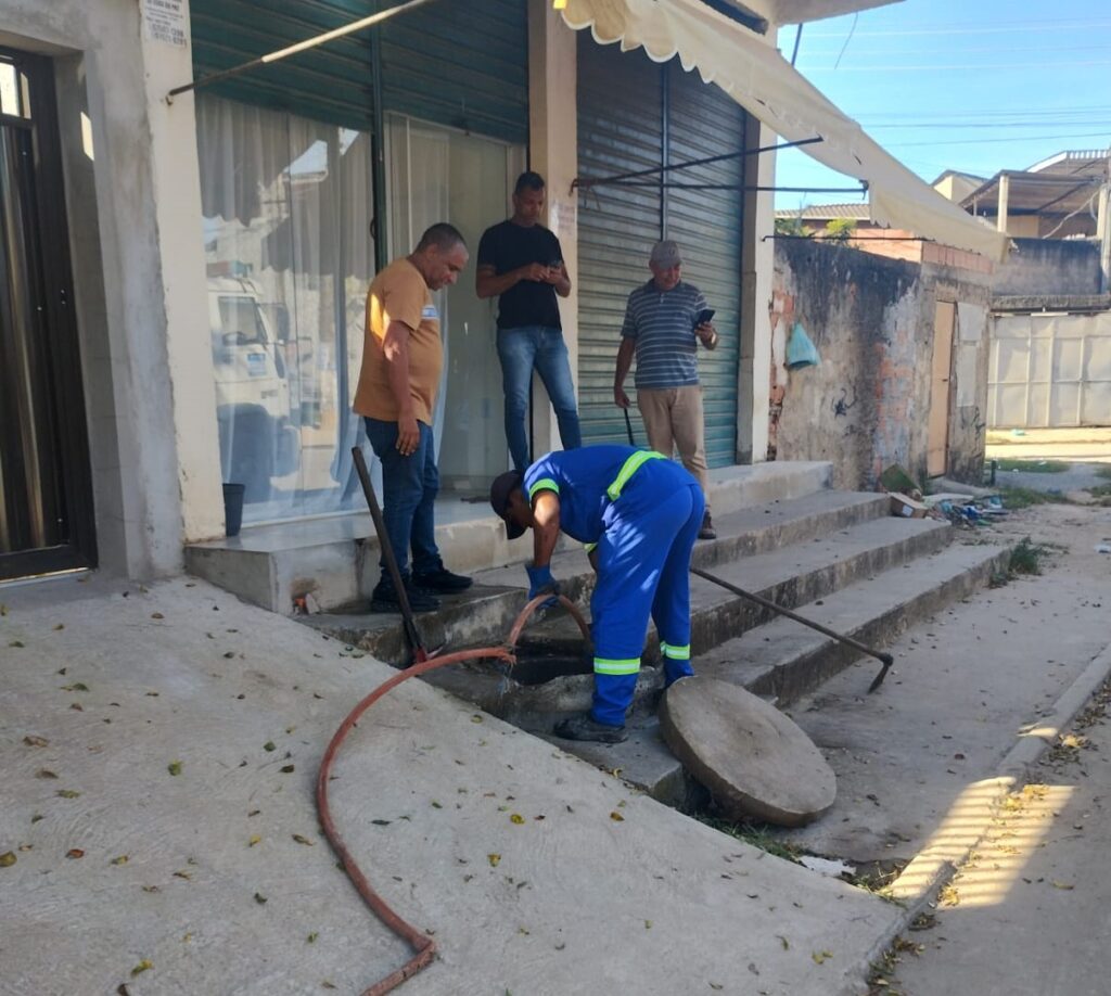 Pátio da Prefeitura ganha cara nova com ações de arborização e bairros recebem mutirão de limpeza
