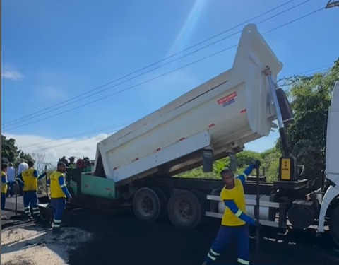 Prefeito Márcio Canella e secretário de Estado de Transportes acompanham as obras de revitalização na Estrada Amapá