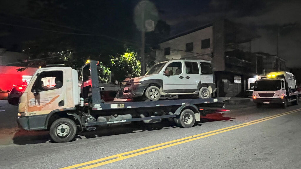 Ação conjunta da PM e Prefeitura de Belford Roxo apreende dois veículos adulterados de transporte escolar
