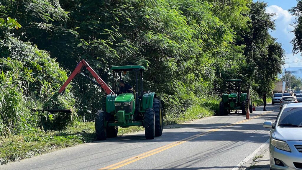 Secretaria de Serviços Públicos de Belford Roxo realiza ações de roçagem com novo e moderno maquinário