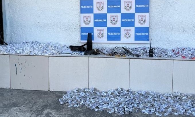 Operação conjunta da Prefeitura de Belford Roxo e 39º BPM retira 10 toneladas de barricadas no Castelar