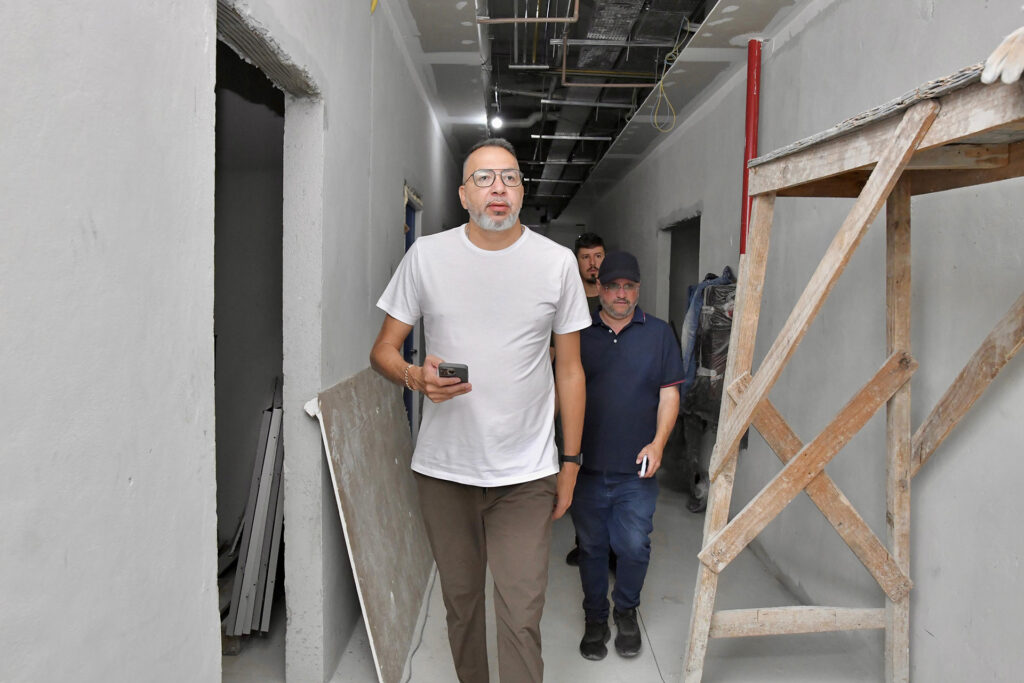 Prefeito Marcio Canella visita obras de ampliação do Hospital Municipal e escola que está sendo construída
