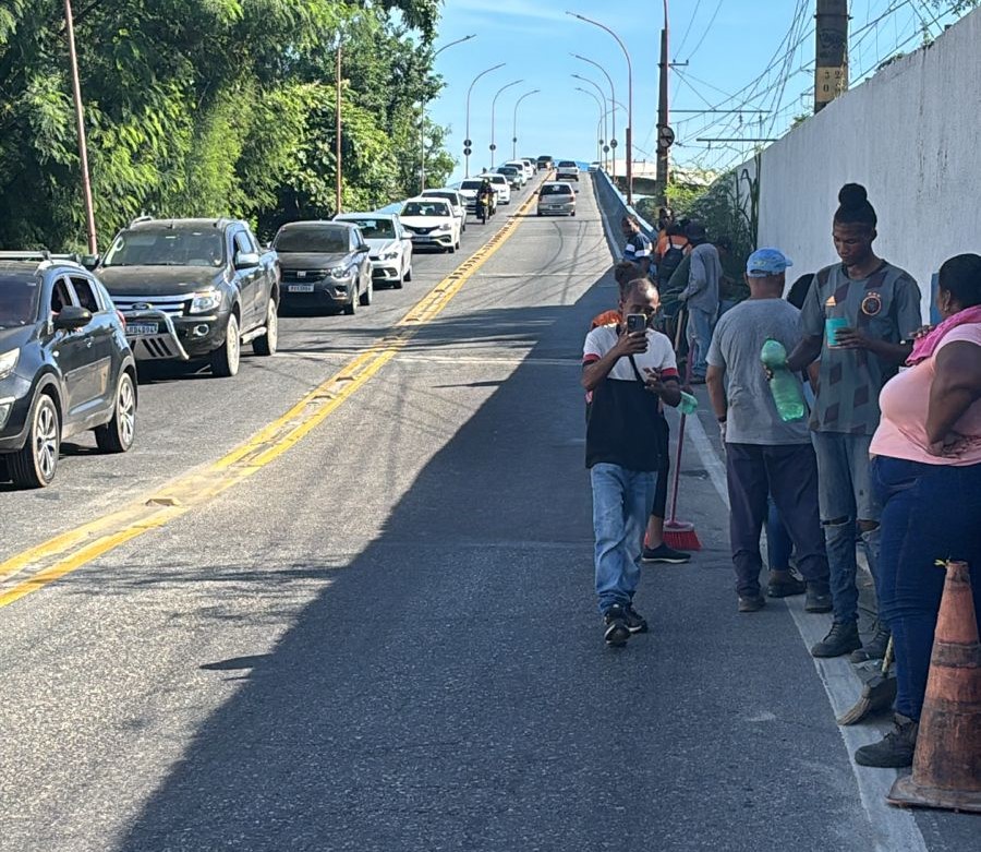 Pátio da Prefeitura ganha cara nova com ações de arborização e bairros recebem mutirão de limpeza
