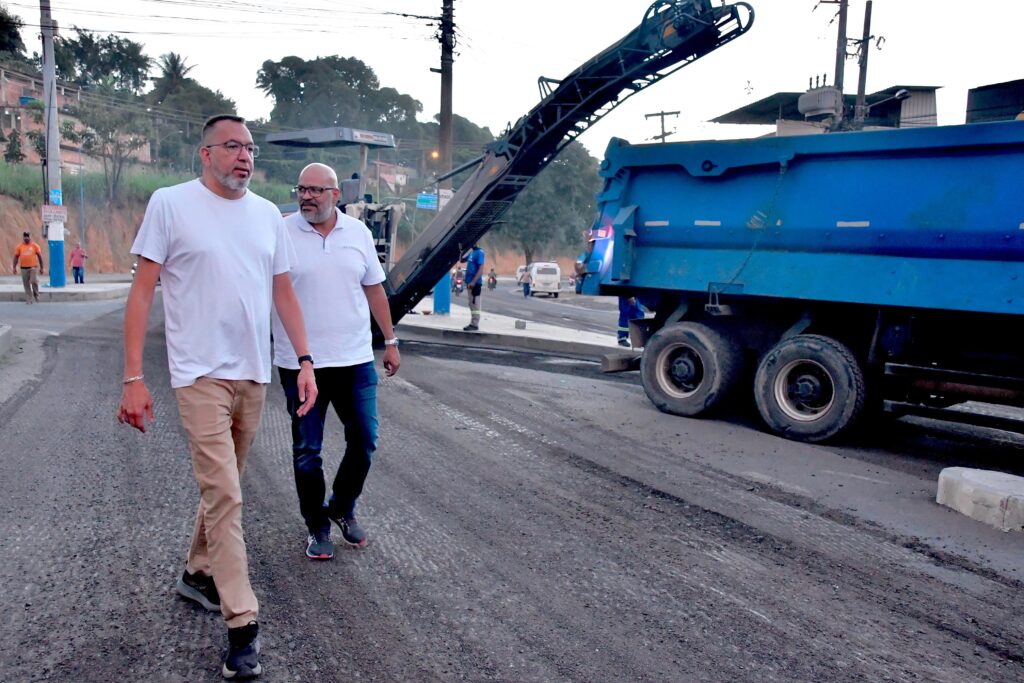 Prefeito Márcio Canella visita obras em quatro bairros de Belford Roxo