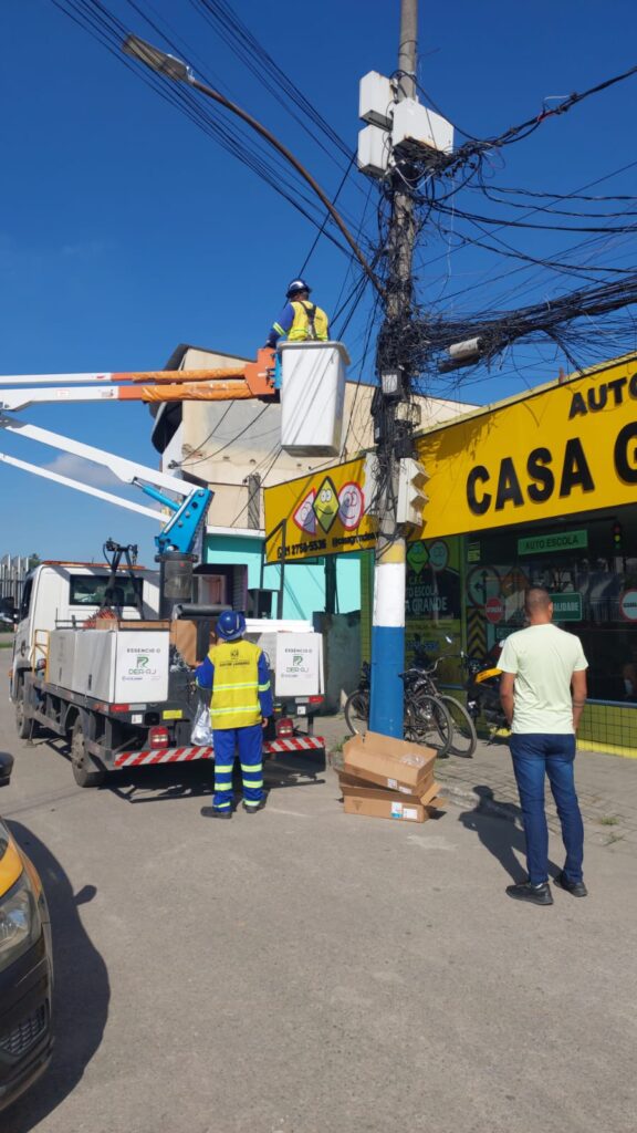 Prefeito Márcio Canella acompanha mutirão pelas ruas de Belford Roxo