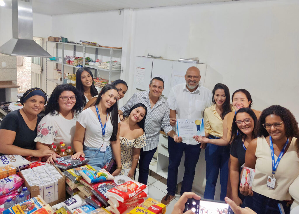 Vice-prefeita, chefe de gabinete e secretário visitam Casa Lar dos Meninos e Lar Esperança