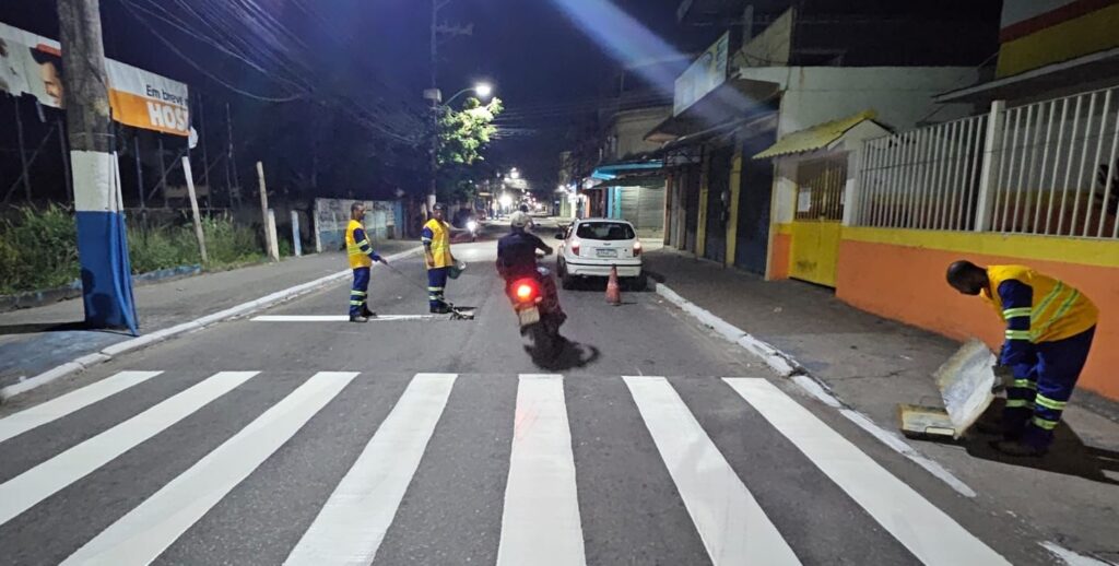Prefeitura de Belford Roxo realiza sinalização de trânsito  horizontal no asfalto das ruas de Heliópolis