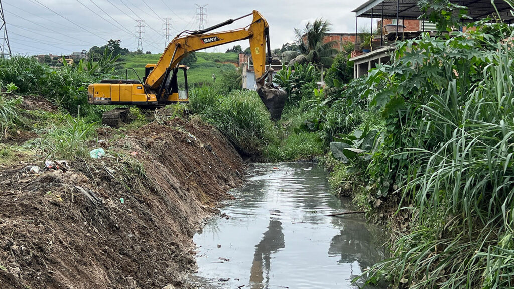 Prefeitura de Belford Roxo realiza limpeza e desobstrução do Canal da Granja no Malhapão