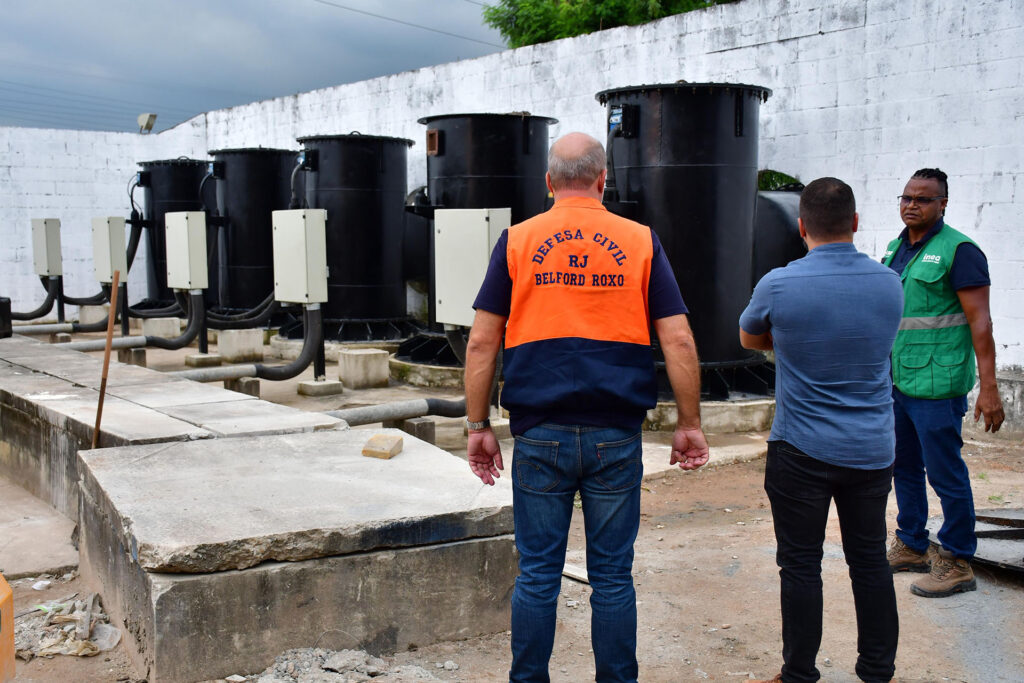 Secretários visitam pontos que alagam em Belford Roxo