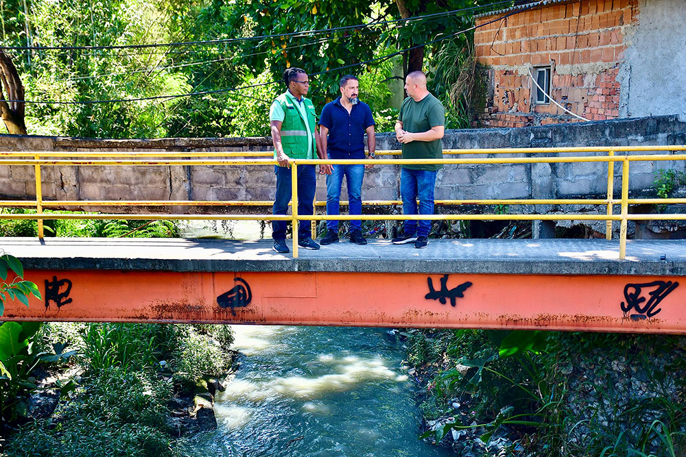Em parceria com o Governo do estado, Prefeitura de Belford Roxo começa a limpeza do rio da Prata