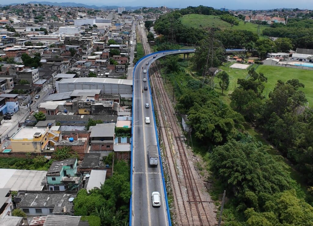 Secretaria de Serviços Públicos de Belford Roxo realiza pintura e limpeza do Viaduto da Bayer