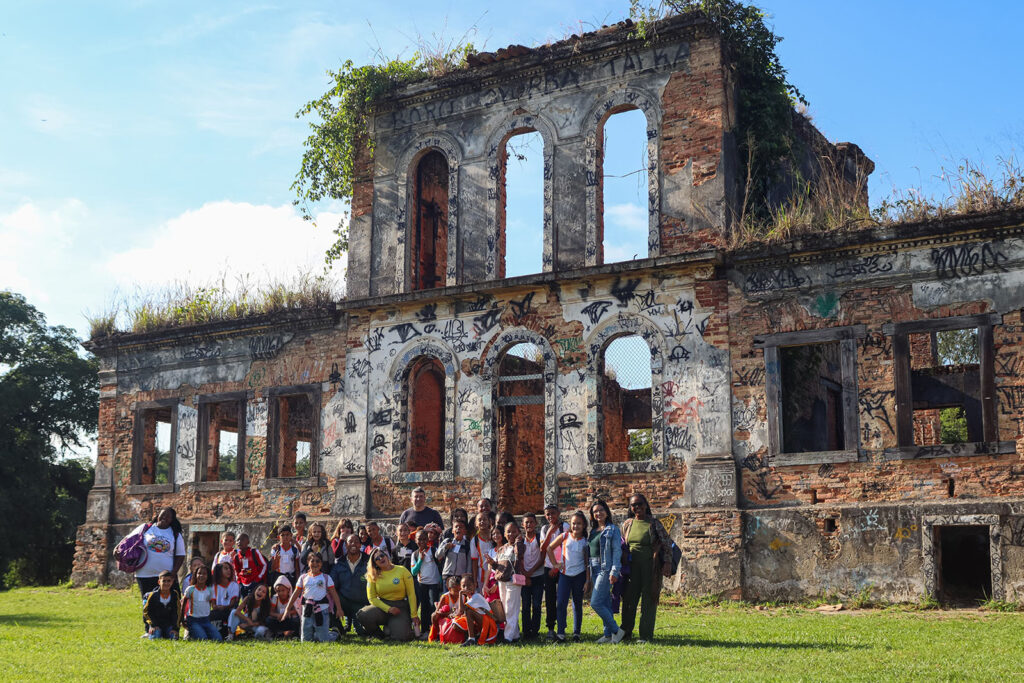 Secretaria de Meio Ambiente promove passeio na APA Iguaçu  para alunos da Escola Municipal Bispo Moacyr de Oliveira