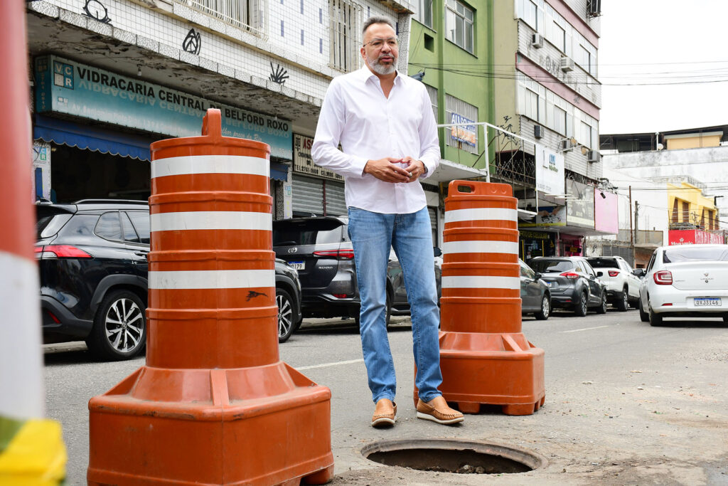 Prefeito de Belford Roxo anuncia repressão contra ferros-velhos que compram tampas de bueiros e fios roubados