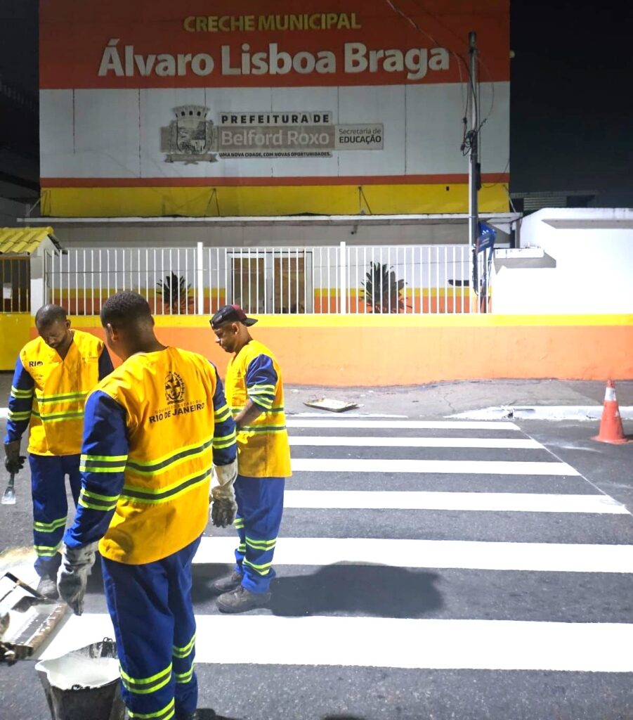 Prefeitura de Belford Roxo realiza sinalização de trânsito  horizontal no asfalto das ruas de Heliópolis