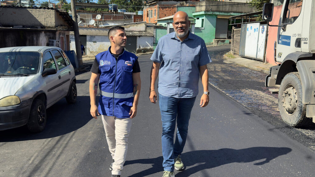 Prefeitura realiza obras de asfalto, colocação de meios-fios e dragagem no Parque São José, Xavantes e Nova Aurora