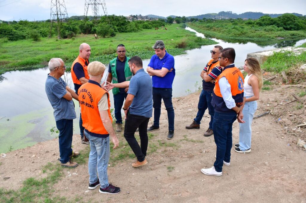 Secretários visitam pontos que alagam em Belford Roxo