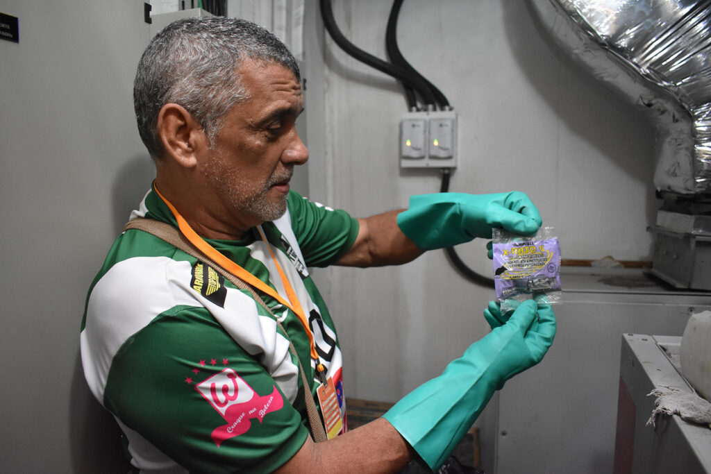 Belford Roxo desratiza prédio da Prefeitura
