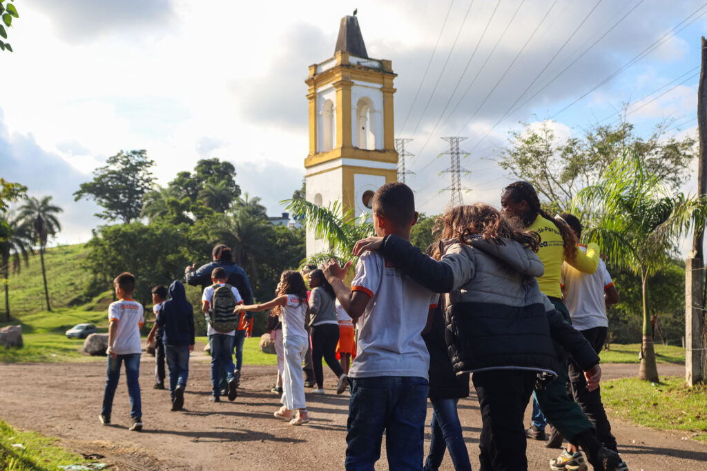 Secretaria de Meio Ambiente promove passeio na APA Iguaçu  para alunos da Escola Municipal Bispo Moacyr de Oliveira