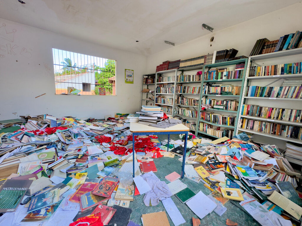 Prefeito Canella denuncia destruição da Prefeitura, faz mutirão de limpeza e visita unidades depredadas