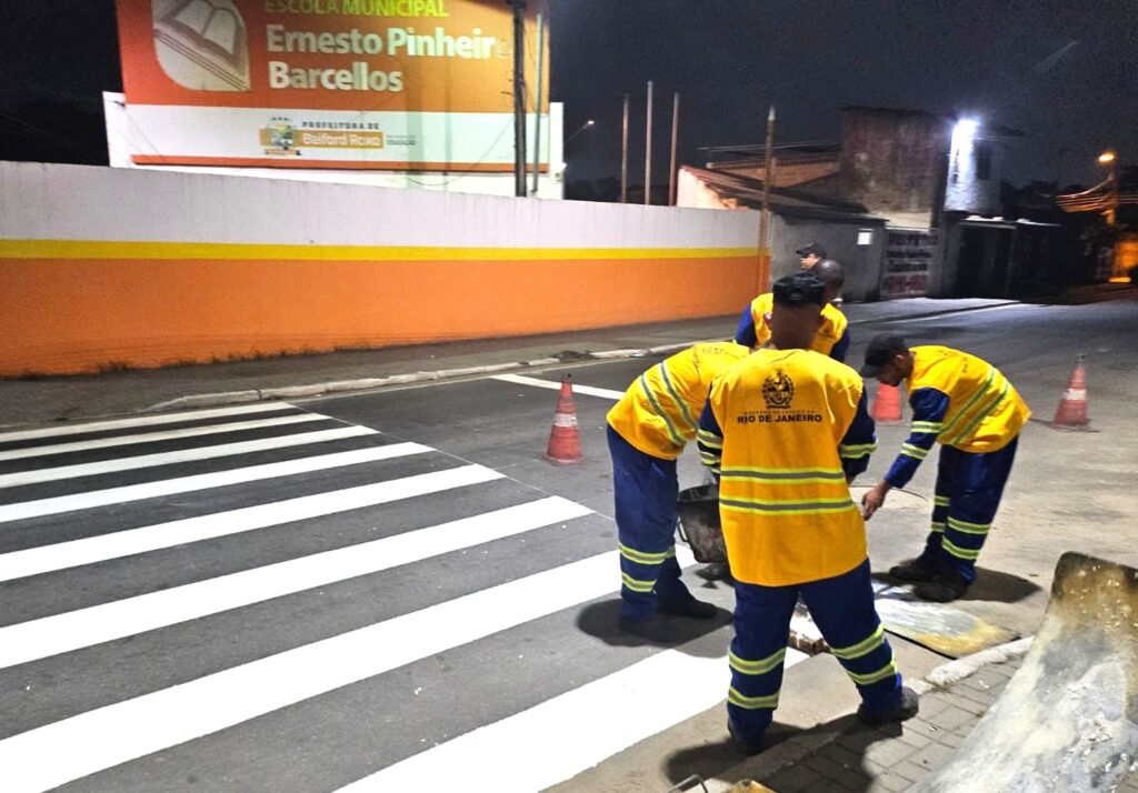 Prefeitura de Belford Roxo realiza sinalização de trânsito  horizontal no asfalto das ruas de Heliópolis