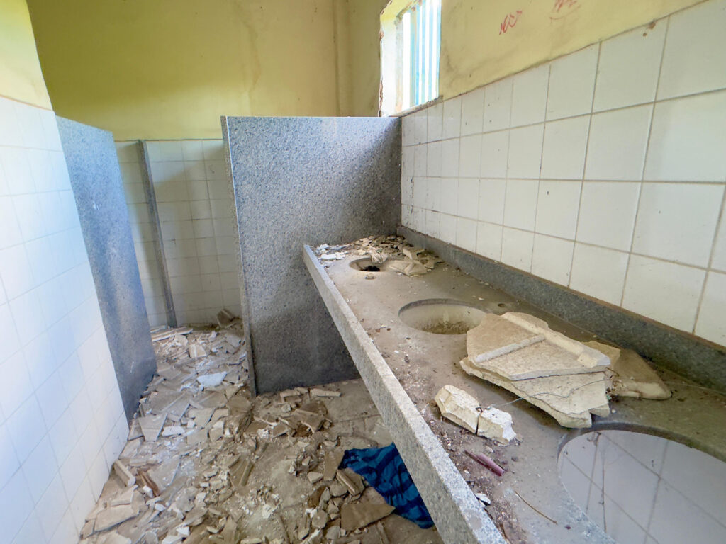 Prefeito Canella denuncia destruição da Prefeitura, faz mutirão de limpeza e visita unidades depredadas