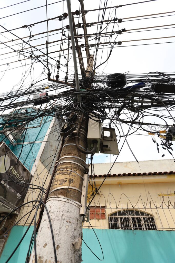 Prefeito de Belford Roxo anuncia repressão contra ferros-velhos que compram tampas de bueiros e fios roubados