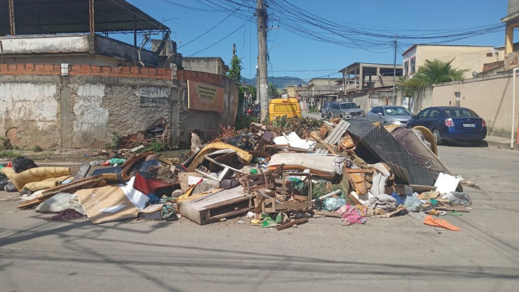 Prefeito Canella denuncia destruição da Prefeitura, faz mutirão de limpeza e visita unidades depredadas