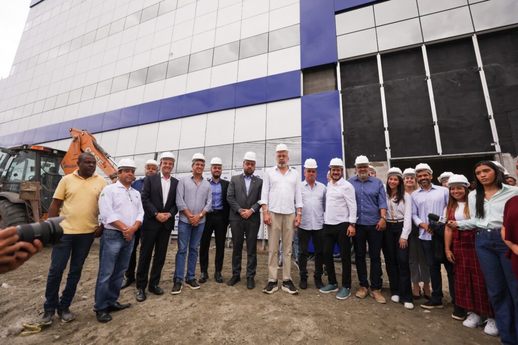 Governador e prefeito inauguram base do Proeis em Belford Roxo, lançam obras do canal Maxambomba e visitam Hospital Geral de Emergência
