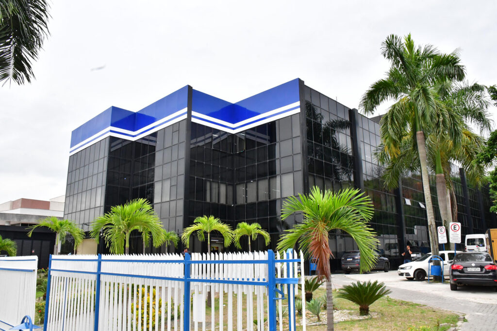 Prefeito de Belford Roxo reabre Prefeitura e denuncia que mais de 600 funcionários se beneficiaram financeiramente no final do governo
