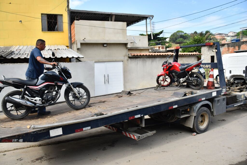 Prefeitura e Polícia Militar fazem operação para combater ferros-velhos irregulares