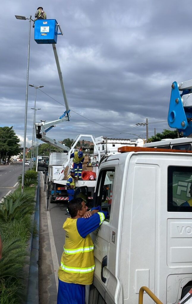 Prefeitura de Belford Roxo dá um ‘banho de luz’ nas Avenidas Joaquim da Costa Lima e Automóvel Clube