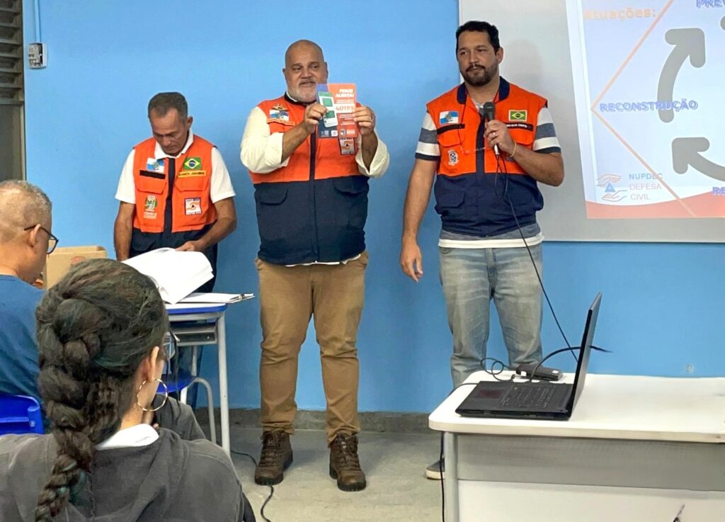 Defesa Civil de Belford Roxo realiza palestra educativa para os alunos do Ciep Wilson Grey