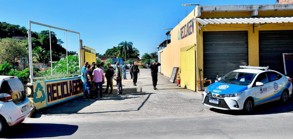 Prefeitura de Belford Roxo fiscaliza centro de reciclagem com sinais de irregularidades no bairro São Francisco de Assis
