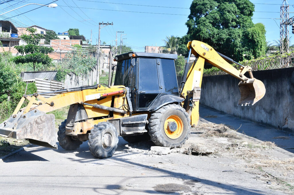 Operação conjunta da Prefeitura de Belford Roxo e 39º BPM retira 10 toneladas de barricadas no Castelar