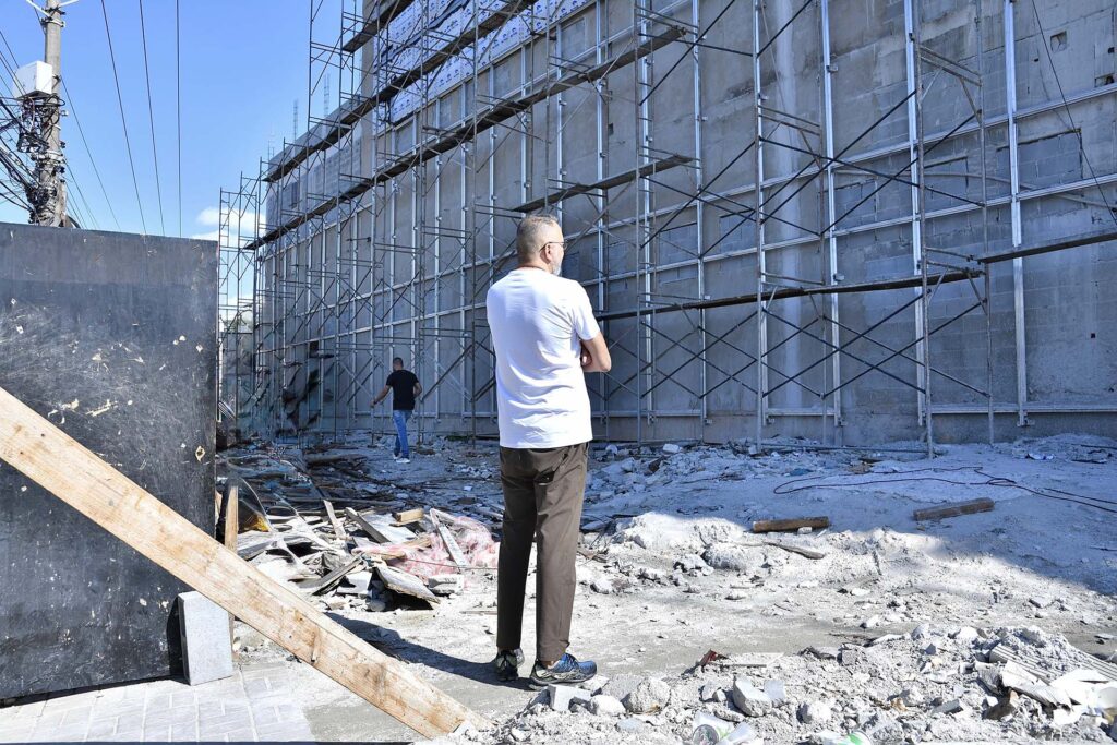 Prefeito Márcio Canella visita obras de ampliação do Hospital Municipal e escola que está sendo construída