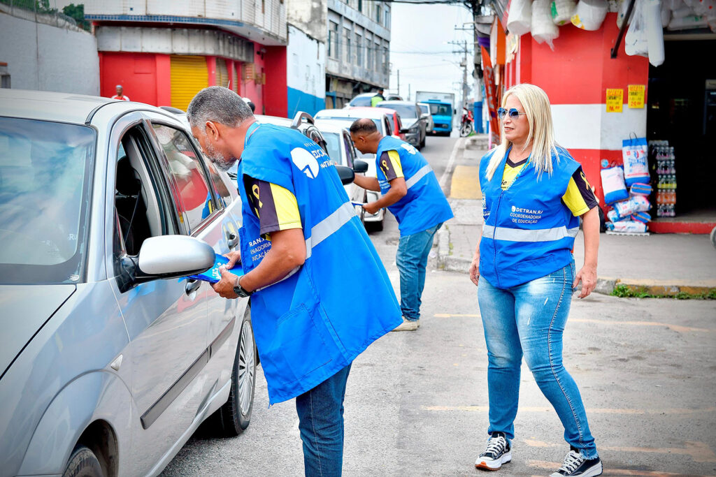 Secretaria de Transporte e Detran-RJ realizam blitz educativa do Maio Amarelo em Belford Roxo