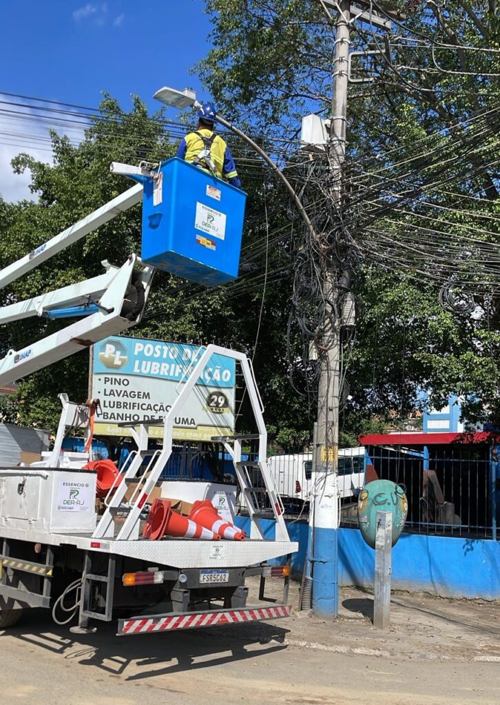 Prefeitura de Belford Roxo dá um ‘banho de luz’ nas Avenidas Joaquim da Costa Lima e Automóvel Clube