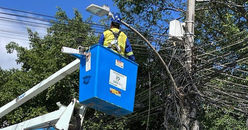 Prefeitura de Belford Roxo dá um ‘banho de luz’ nas Avenidas Joaquim da Costa Lima e Automóvel Clube