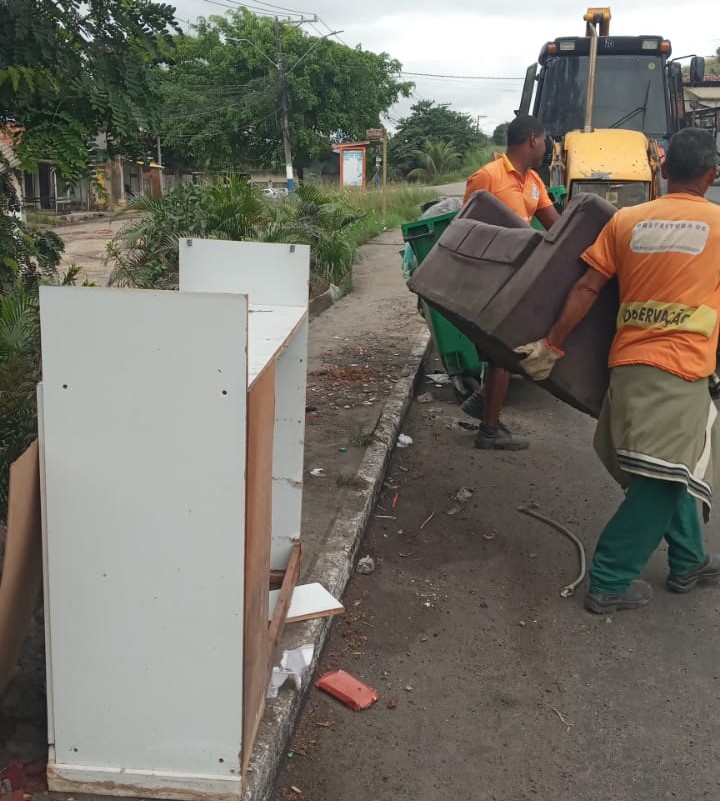 Prefeitura faz mutirão de limpeza no Vilar Novo e desobstrui bueiros em Areia Branca